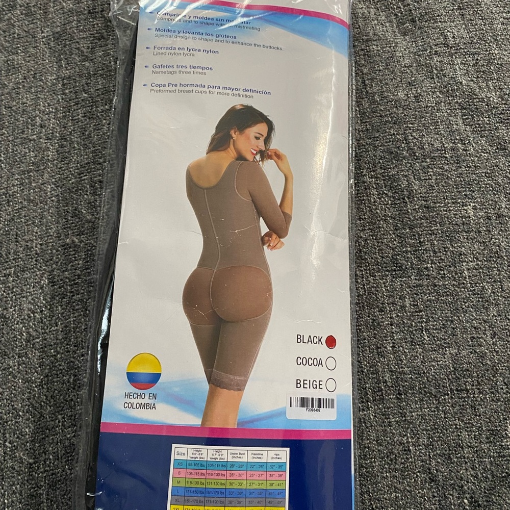 I’m selling this because I had an extra one, this girdle is brand new.